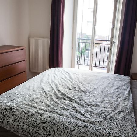 2B Pechackova Family Apartment With Balcony By The River Prag Eksteriør billede
