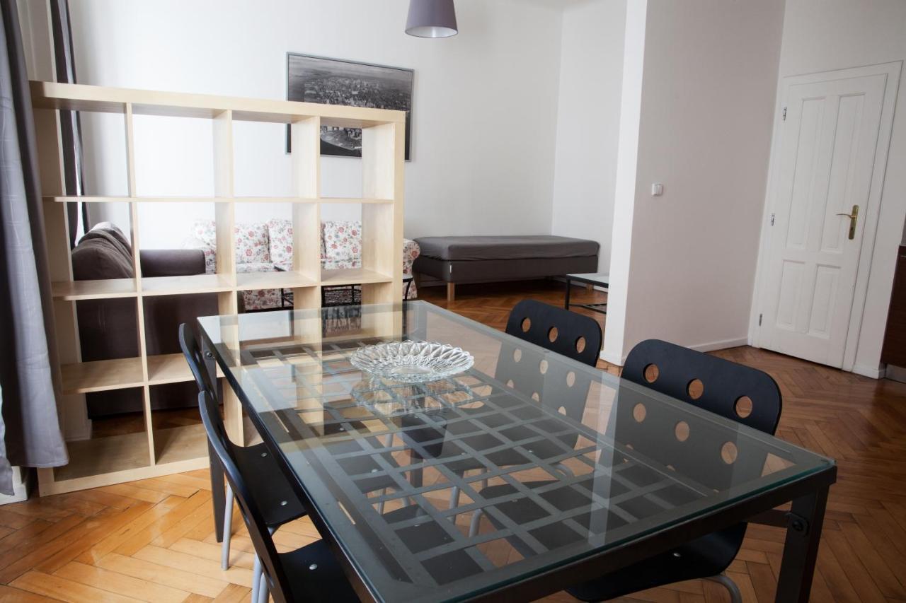 2B Pechackova Family Apartment With Balcony By The River Prag Eksteriør billede