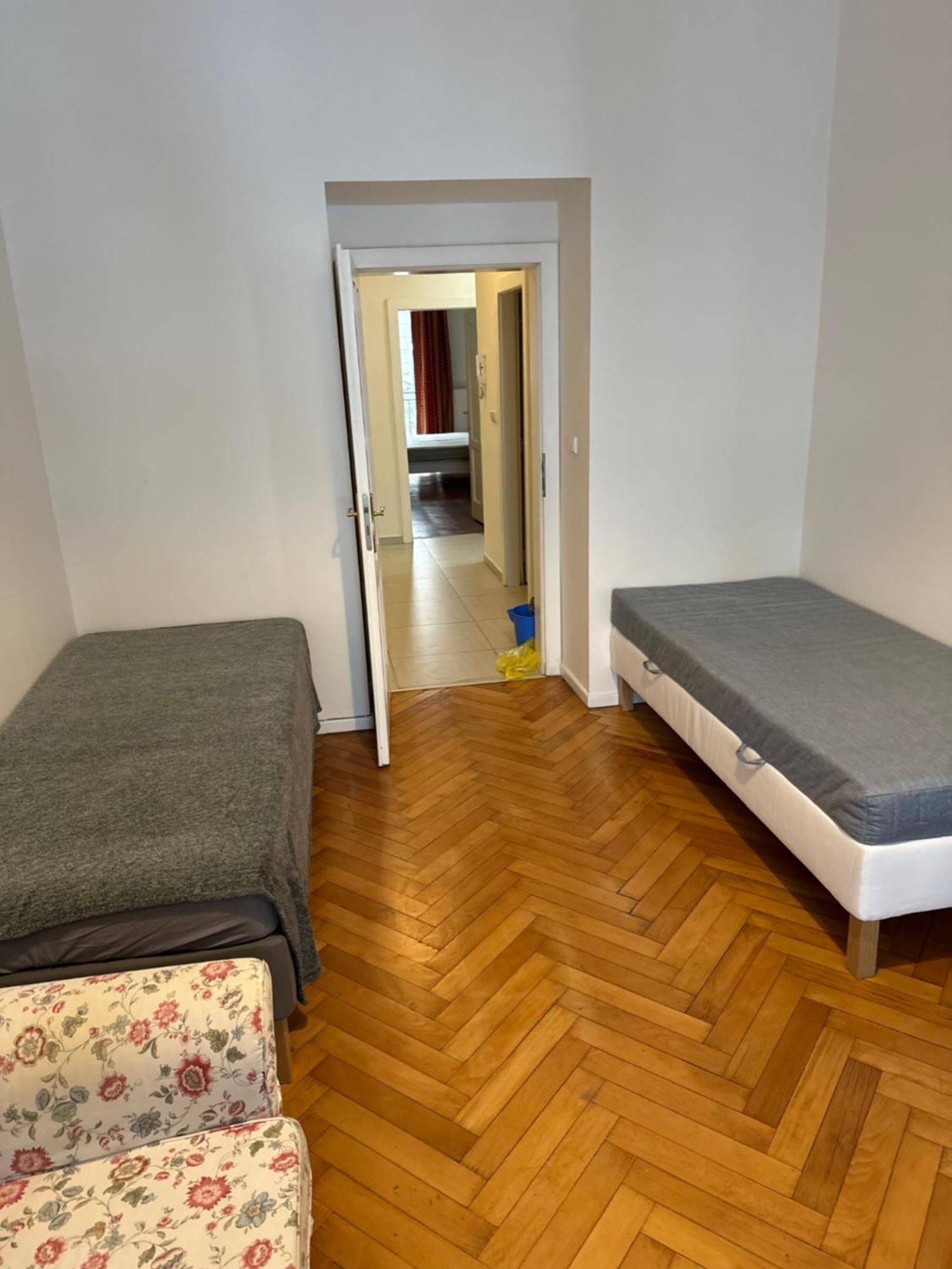 2B Pechackova Family Apartment With Balcony By The River Prag Eksteriør billede